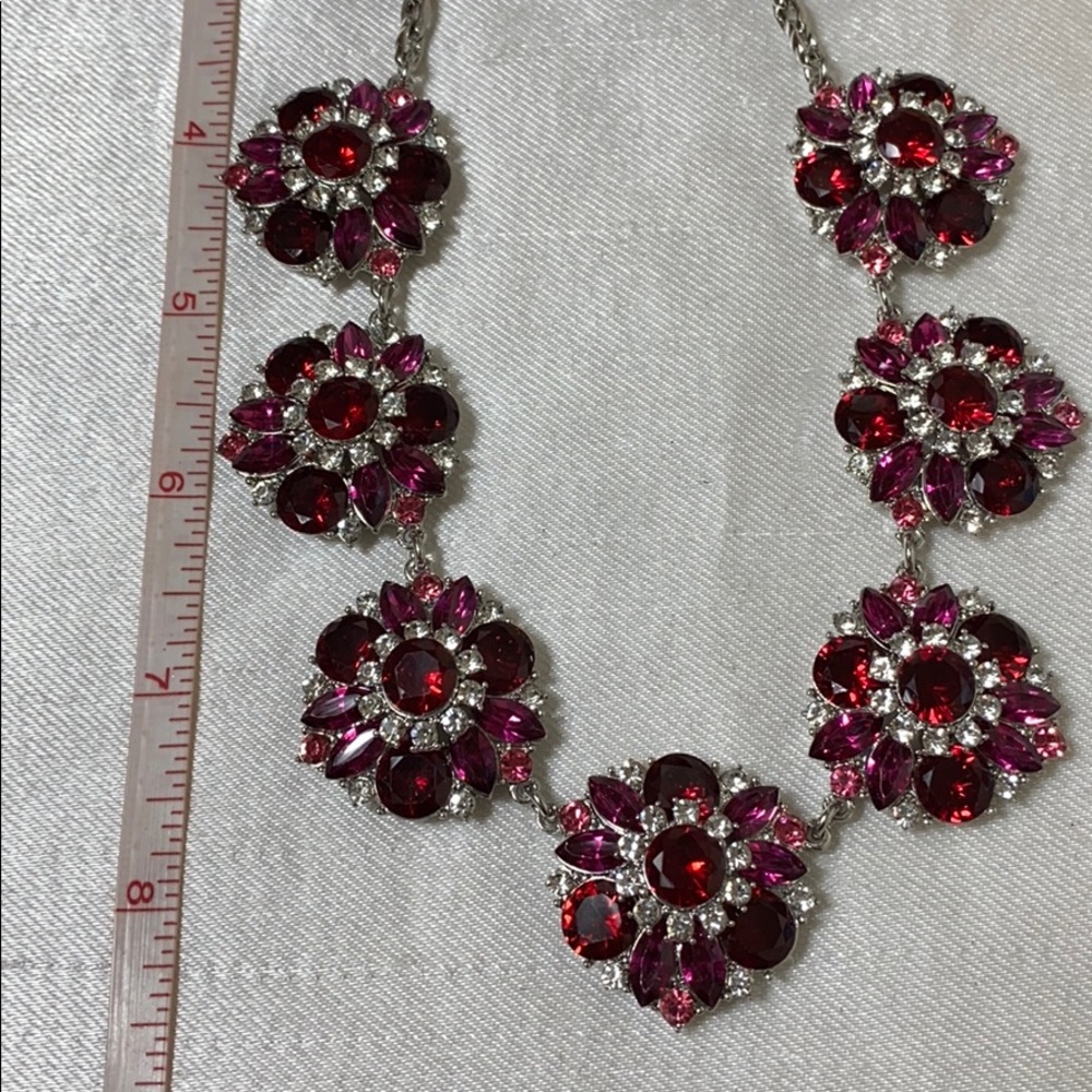 New Charter club rhored pink/red flower necklace - Picture 3 of 3